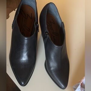 Womens size 10 Zodiac heels